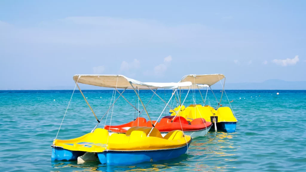 Advantages of a paddle boat compared to a pedal boat